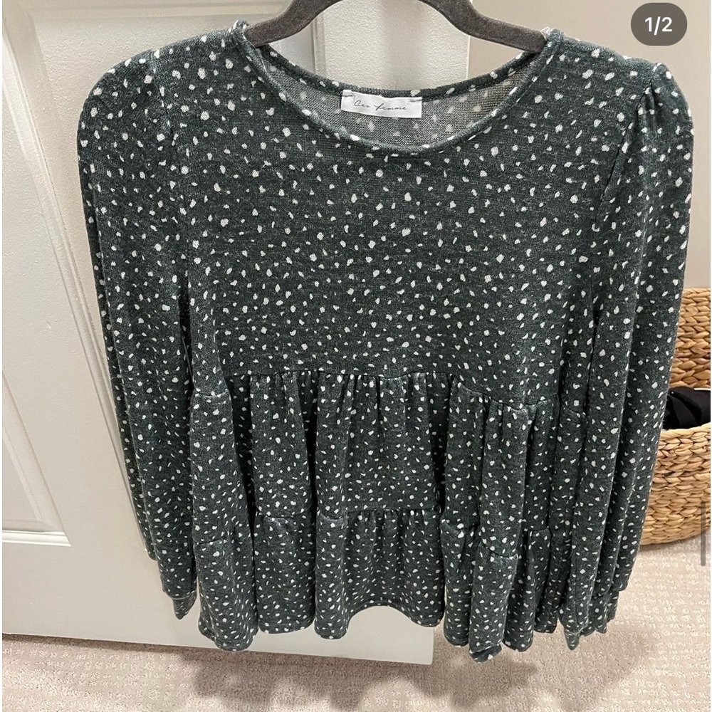 Pretty boutique top dark grey.